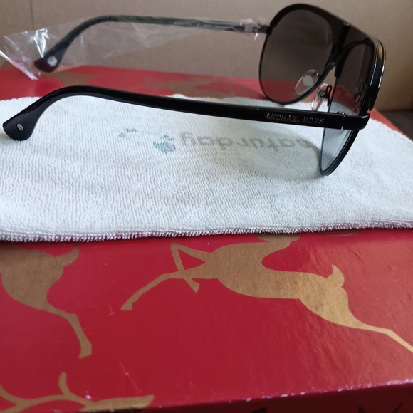 Michael Kors  Borden Pilot Sun Shades - Picture 9 of 16